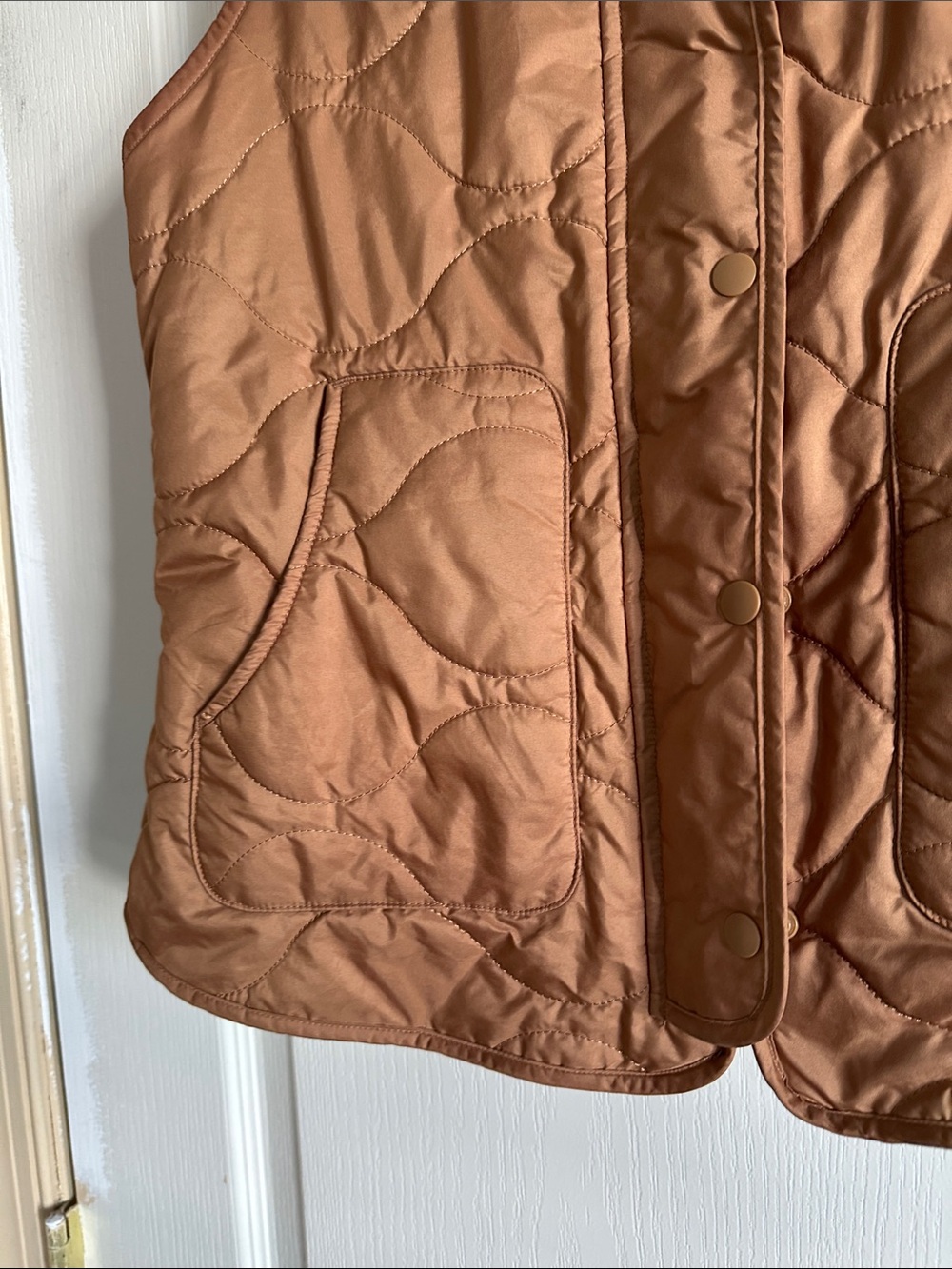 NWOT Quilted Sleeveless Vest in Tan - Picture 6 of 8